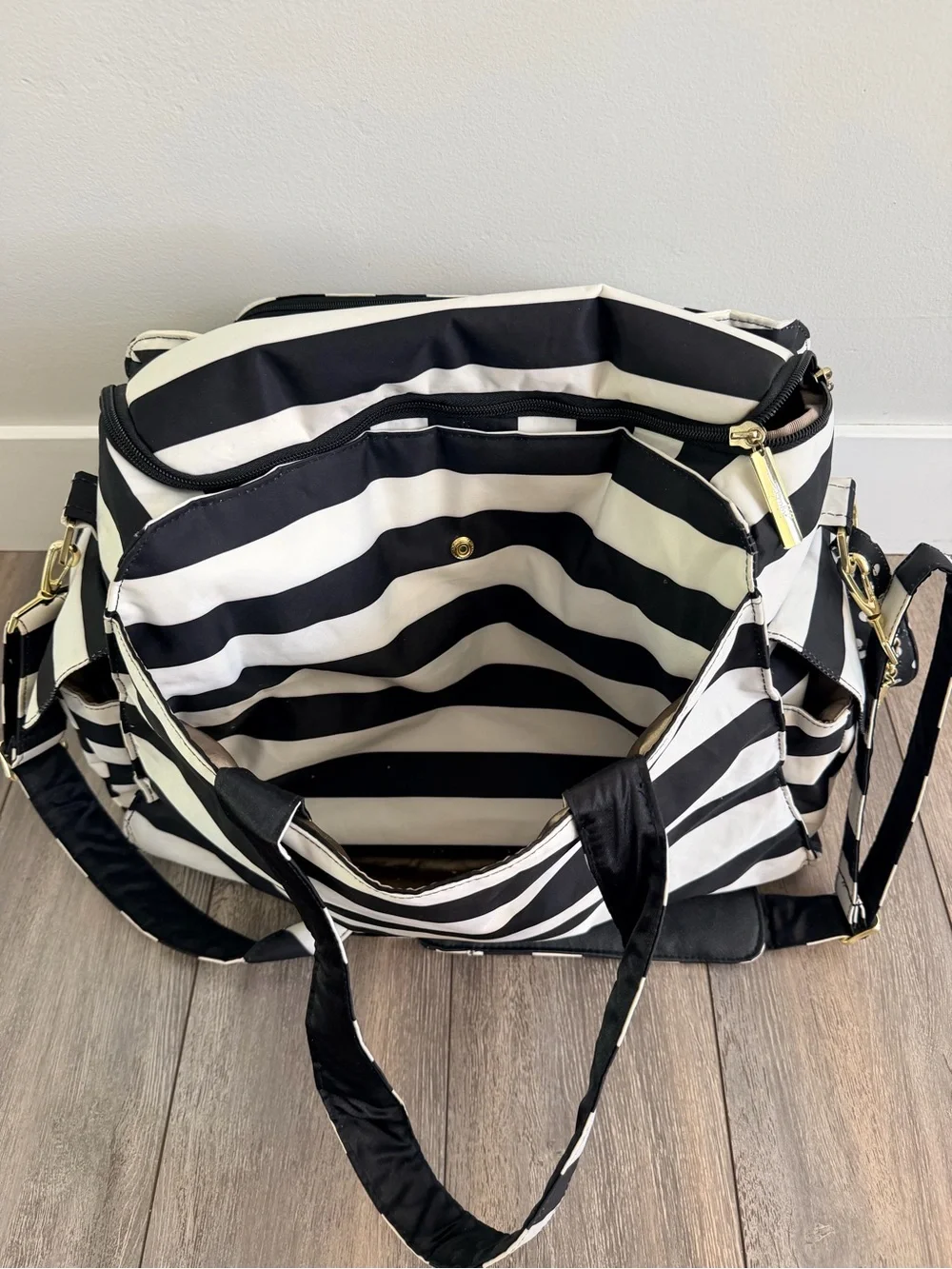 Ju-Ju-Be classic Black and White Striped Baby Bag